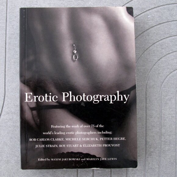 Erotic Photography Paperback–2001 Photography - 479 pages B&W Chartwell Books - Picture 1 of 13
